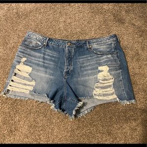 Good American distressed shorts, size 20